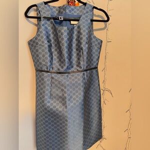 Pre Owned authentic Gucci dress
Size Bust 34